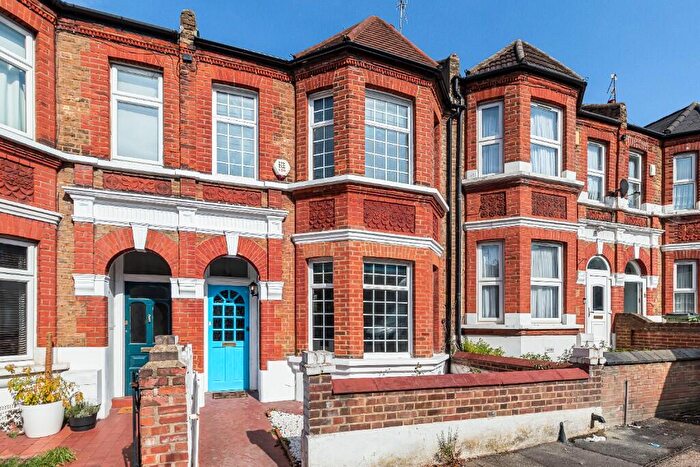 3 Bedroom Terraced House For Sale In Isla Road, London, SE18