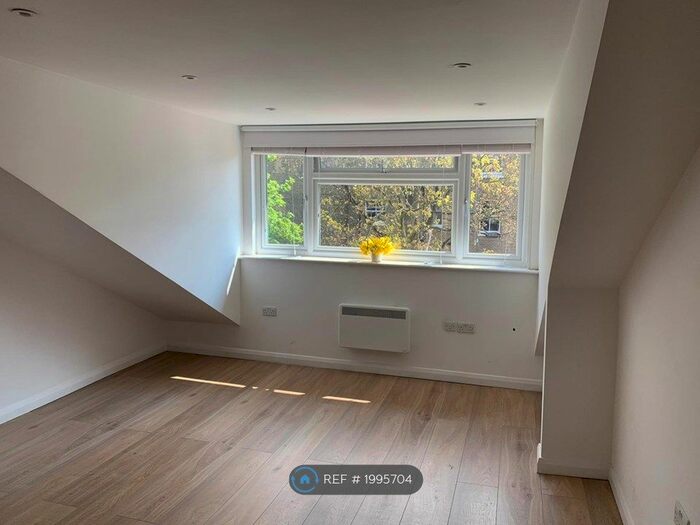 Studio To Rent In Goulton Road, London, E5