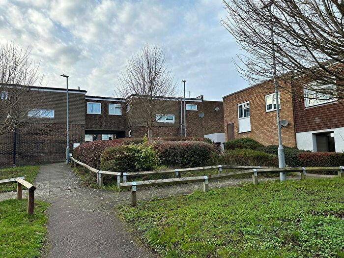 4 Bedroom Semi-Detached House To Rent In Brussels Way, Luton, Bedfordshire, LU3