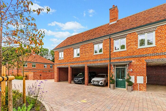 2 Bedroom Coach House For Sale In Burderop Park Chiseldon Swindon, SN4