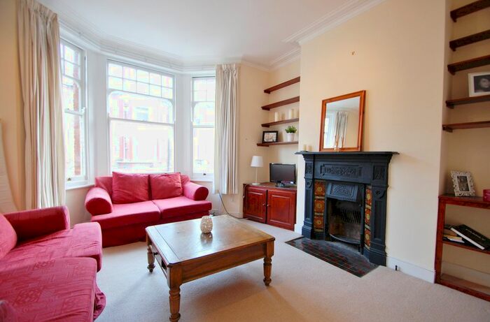 2 Bedroom Flat To Rent In Edgeley Road, Clapham, SW4