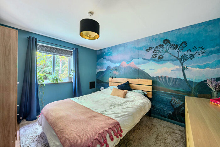 1 Bedroom Apartment For Sale In Linwood Close, London, SE5