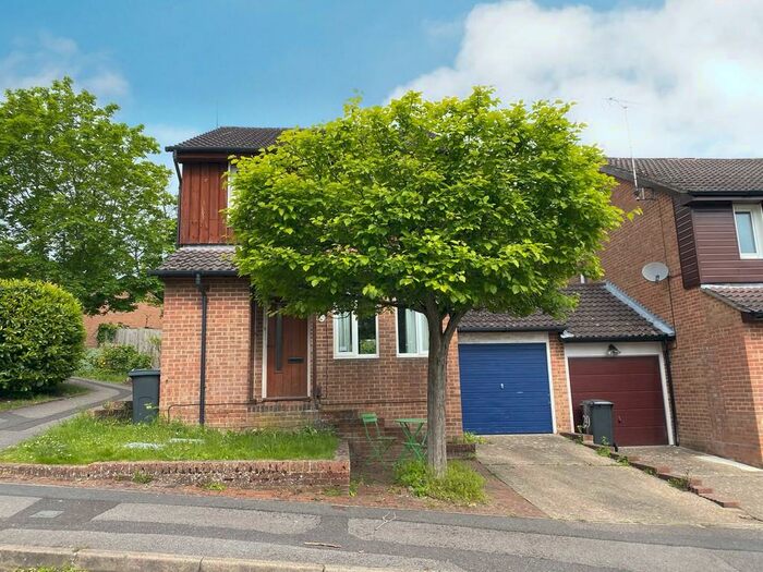 3 Bedroom Link Detached House To Rent In Rances Way, Winchester, SO22