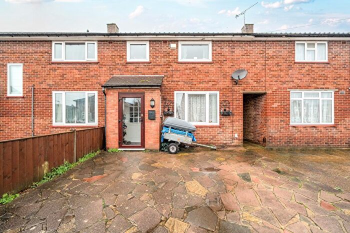 4 Bedroom Terraced House For Sale In Bunyard Drive, Woking, GU21