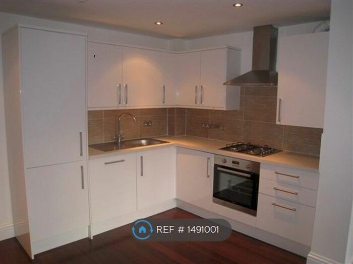 1 Bedroom Flat To Rent In Bush Road, London, SE8
