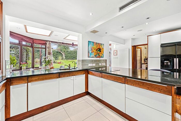 4 Bedroom Detached House For Sale In Dents Grove, Tadworth, Surrey, KT20