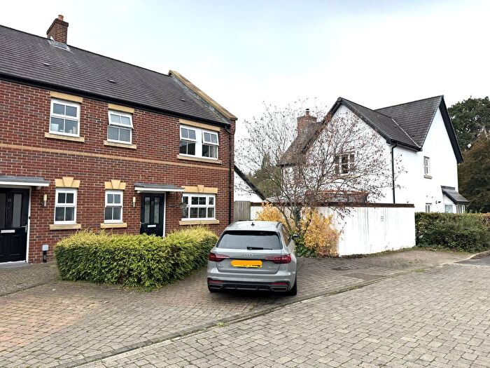 3 Bedroom End Terrace House To Rent In Millstream, Exeter, EX2