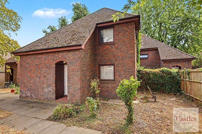 1 Bedroom Flat For Sale In Tenniswood Road, Enfield, EN1