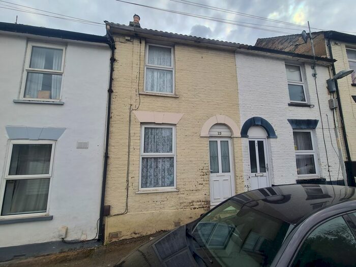 3 Bedroom Terraced House To Rent In Cromwell Terrace, Chatham, ME4