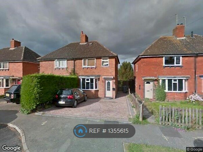 3 Bedroom Semi-Detached House To Rent In Heath Road, Solihull, B91