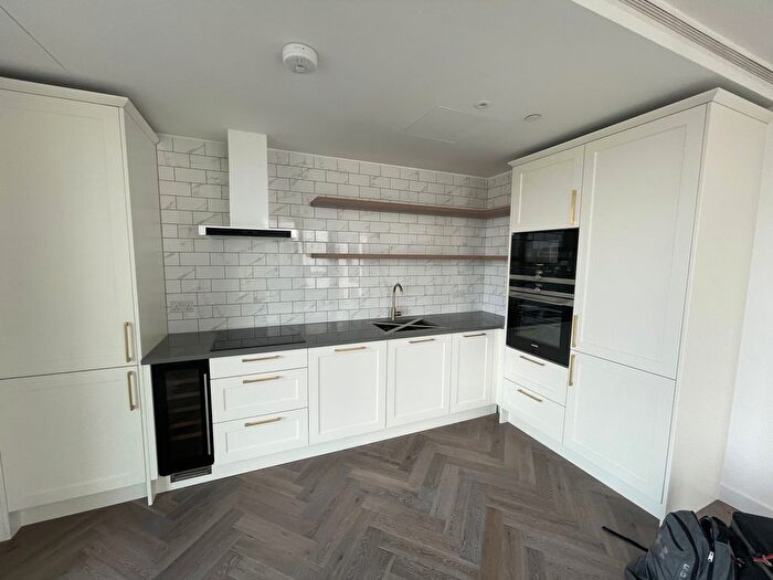 2 Bedroom Flat To Rent In Gauging Square, Wapping, E1W