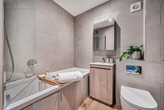 4 Bedroom Town House For Sale In Woking, GU22