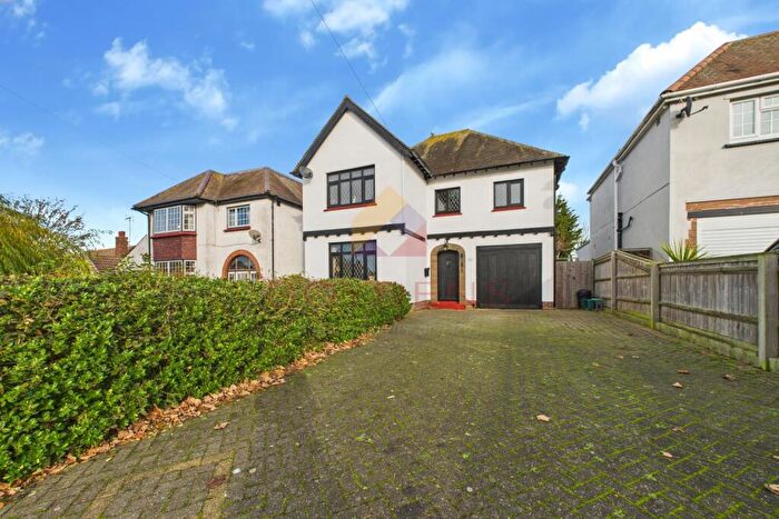 4 Bedroom Detached House For Sale In Arnold Road, Clacton On Sea, CO15