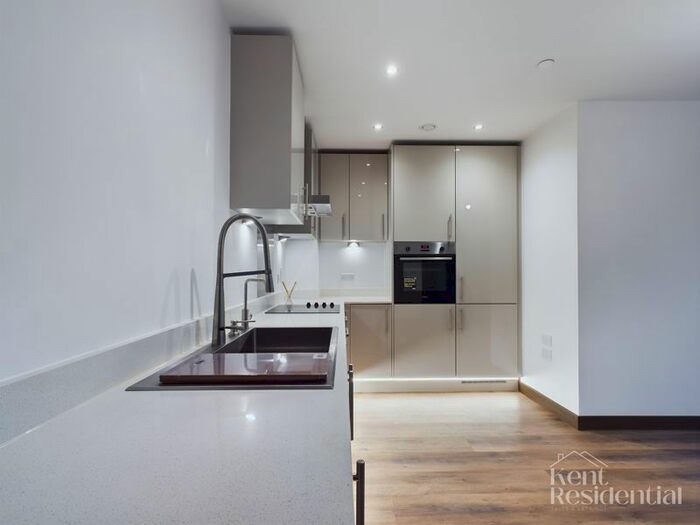 2 Bedroom Flat To Rent In Claribel Court, Mill Wood, Maidstone, ME14