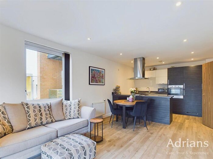 2 Bedroom Flat For Sale In Dunn Side, Chelmsford, CM1