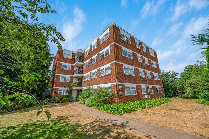 Studio To Rent In Lynwood Close, South Woodford, Redbridge, London, E18