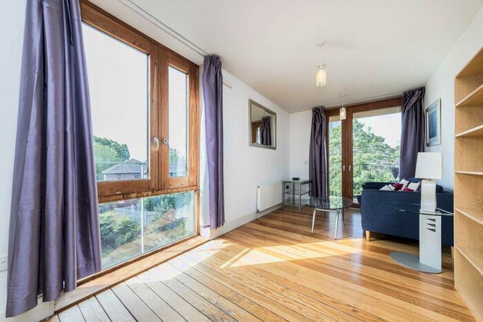 1 Bedroom Flat To Rent In Garratt Lane, London, SW18