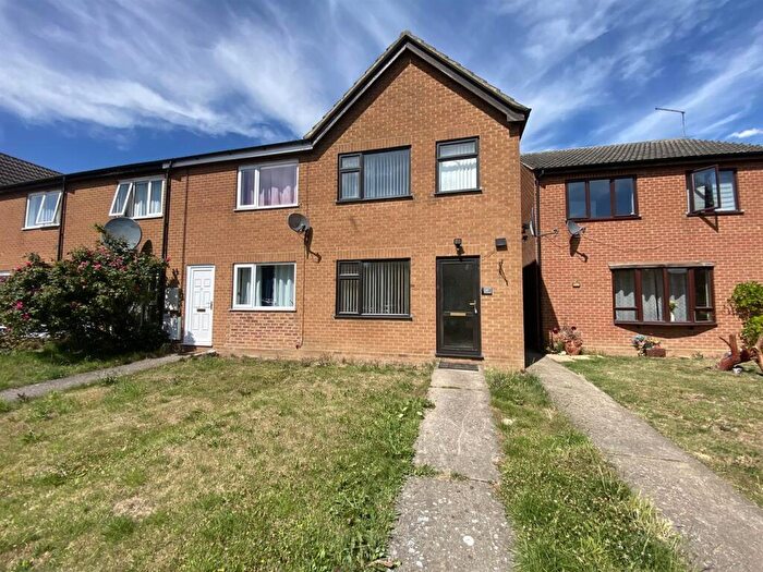 3 Bedroom Semi-Detached House For Sale In Medlock Crescent, Spalding, PE11