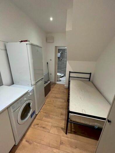 Studio To Rent In The Broadway, Southgate, London, N14