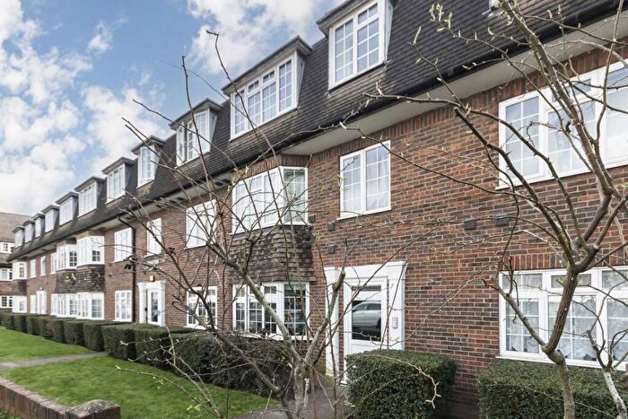 2 Bedroom Flat To Rent In Toby Way, Surbiton, KT5