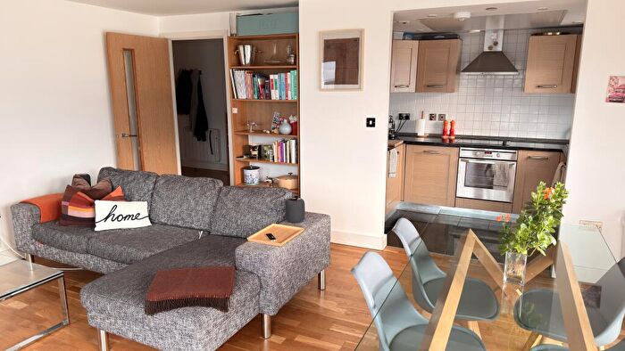 2 Bedroom Flat To Rent In Mizzen Mast House, Mast Quay, London, SE18