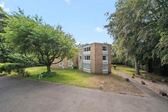 2 Bedroom Flat For Sale In Heathside, Weybridge, KT13