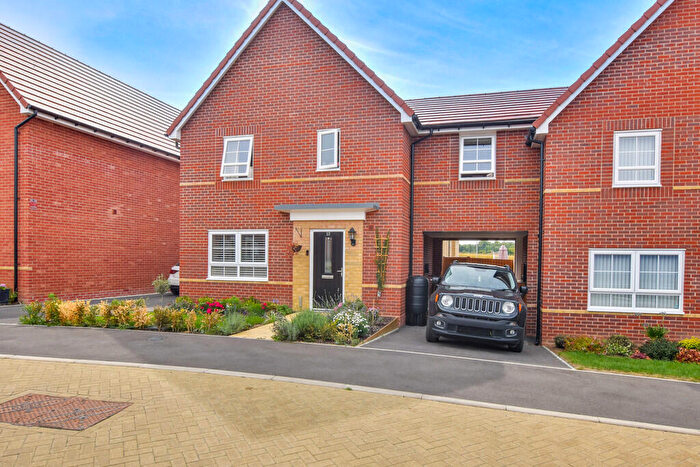 3 Bedroom Link Detached House For Sale In Moorhen Road, Great Dunmow, CM6