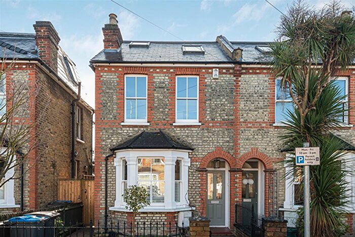 4 Bedroom Semi Detached House For Sale In Wyndham Road, Kingston Upon Thames, KT2