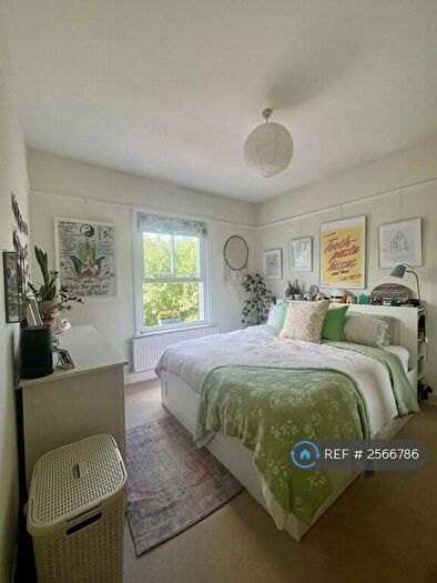 2 Bedroom Flat To Rent In Baillie Road, Guildford, GU1