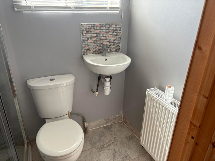 1 Bedroom Flat To Rent In Kearsney Avenue, Kearsney, CT16