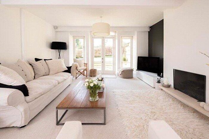 3 Bedroom Apartment To Rent In Allenby House South, Lansdown Road, Bath, Somerset, BA1
