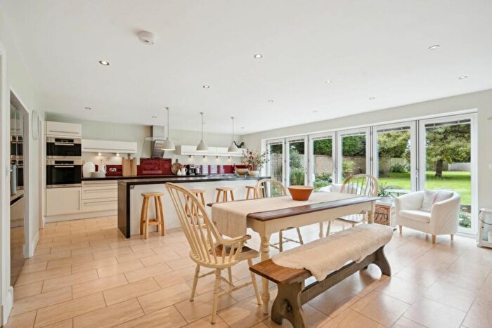 6 Bedroom Detached House For Sale In Lower Road, Stoke Mandeville, HP22