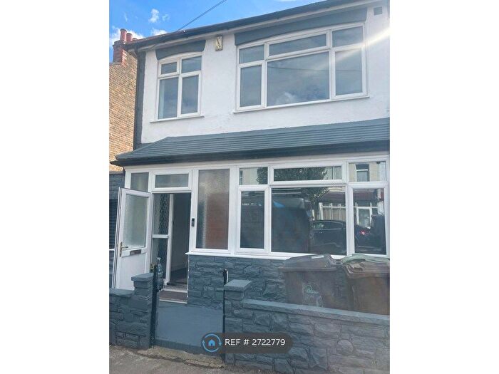 3 Bedroom Semi-Detached House To Rent In Kimberley Road, London, E17