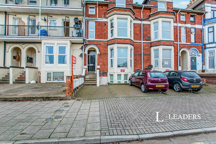 2 Bedroom Flat To Rent In South Parade, Skegness, Lincolnshire, PE25