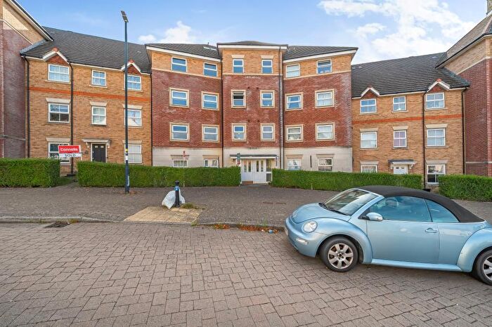 2 Bedroom Flat For Sale In Swindon, Wiltshire, SN25