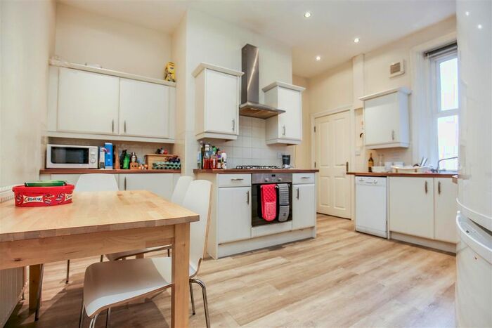 4 Bedroom Maisonette To Rent In Back Jesmond Road, Sandyford, Newcastle Upon Tyne NE2