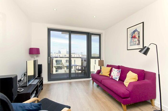 2 Bedroom Flat To Rent In Harford Street, Stepney Green, E1