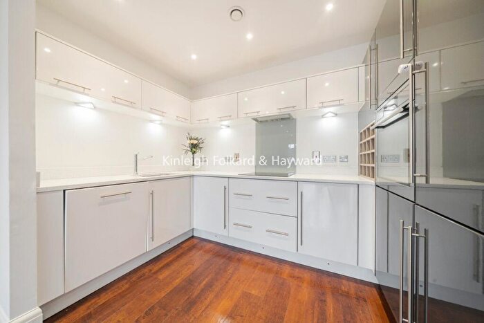 2 Bedroom Flat To Rent In Marian Gardens, Bromley, BR1