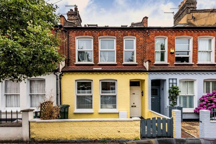 4 Bedroom Property To Rent In Ravenslea Road, London, SW12
