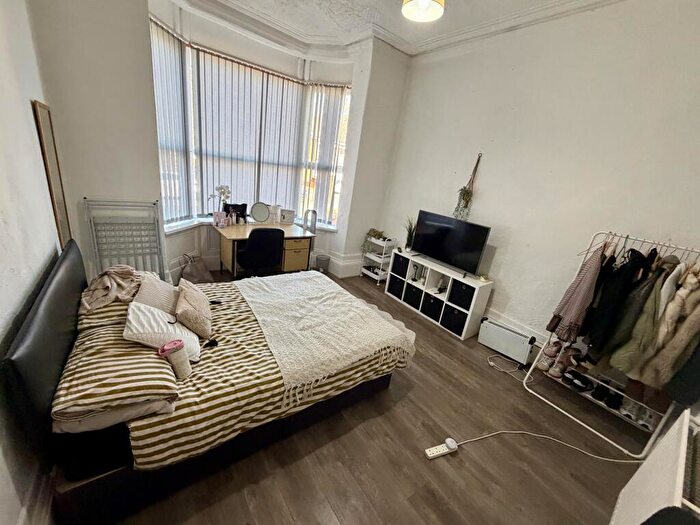 7 Bedroom Semi-Detached House To Rent In Brook Road, Fallowfield, M14
