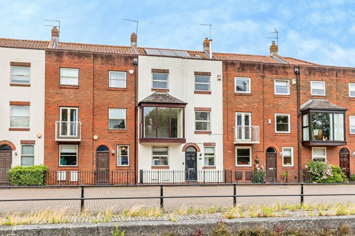 4 Bedroom Terraced House For Sale In Trin Mills, Bristol, BS1