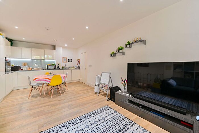 2 Bedroom Flat For Sale In Butler Court, Battersea, London, SW11