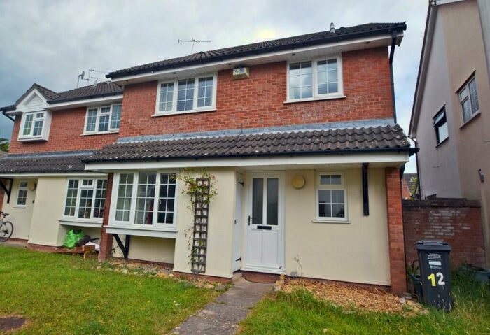 2 Bedroom Terraced House To Rent In The Glebe, BS40