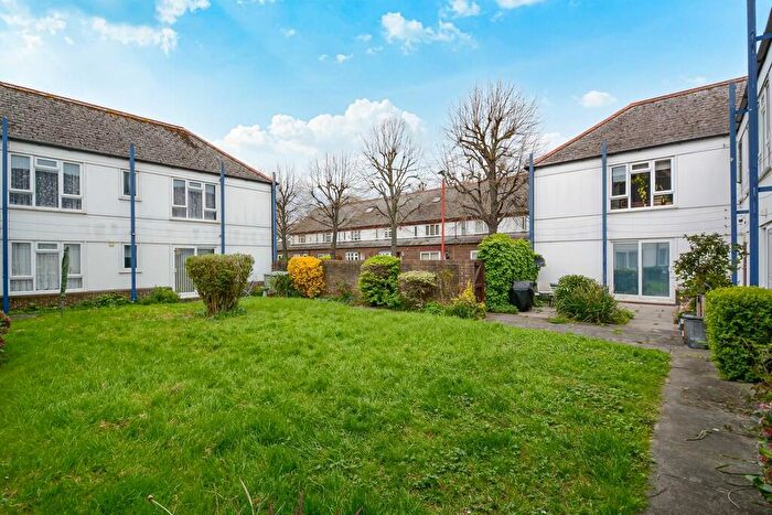 1 Bedroom Apartment For Sale In Webster Road, London, SE16