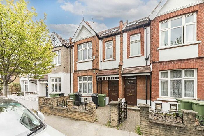 5 Bedroom Flat To Rent In Glenroy Street, Shepherds Bush, W12