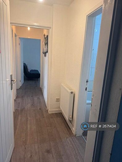 2 Bedroom Flat To Rent In Miranda Court, Salford, M5