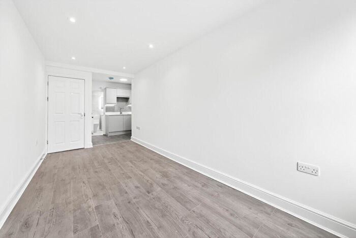 Studio To Rent In Cannon Street Road, London, E1