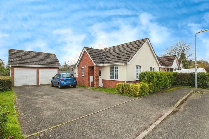 2 Bedroom Bungalow For Sale In Waterfields, Chatteris, PE16
