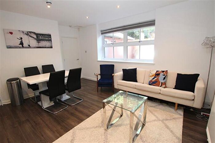 2 Bedroom Apartment To Rent In Gladstone Court, NG7
