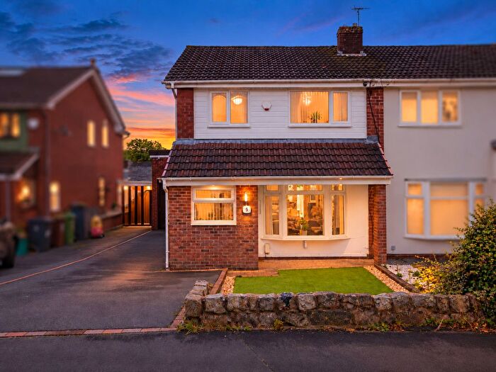 3 Bedroom Semi Detached House For Sale In Bransdale Avenue, Oldham, OL2
